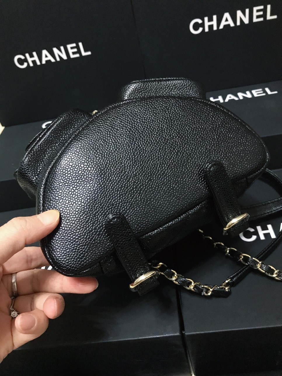 Chanel 升级版背包型号:AS3787简介: 质量 之作 华丽与气质的前沿 是你意想不到的尊贵
