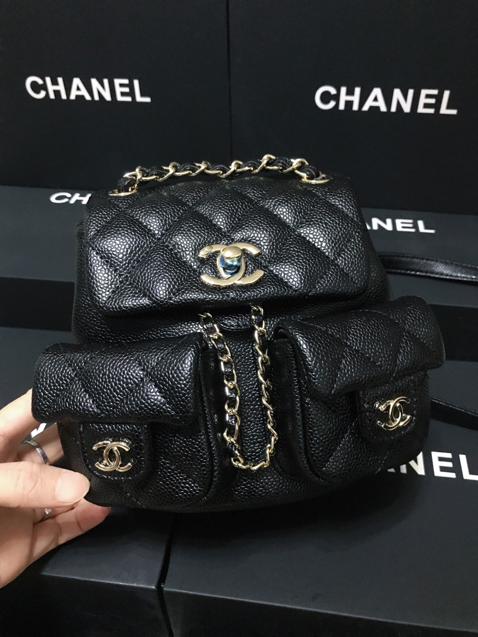 Chanel 升级版背包型号:AS3787简介: 质量 之作 华丽与气质的前沿 是你意想不到的尊贵