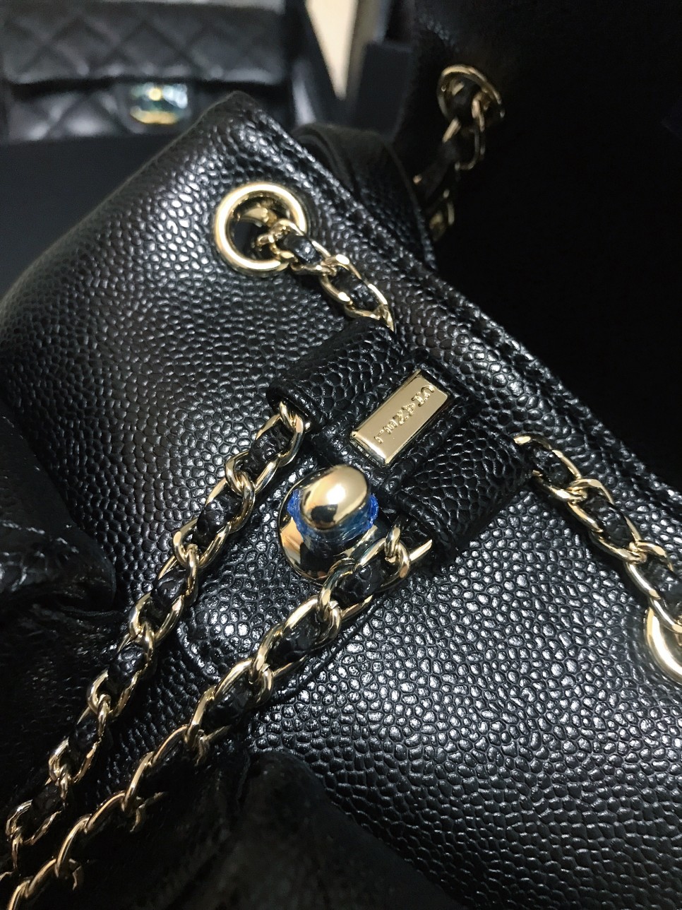 Chanel 升级版背包型号:AS3787简介: 质量 之作 华丽与气质的前沿 是你意想不到的尊贵