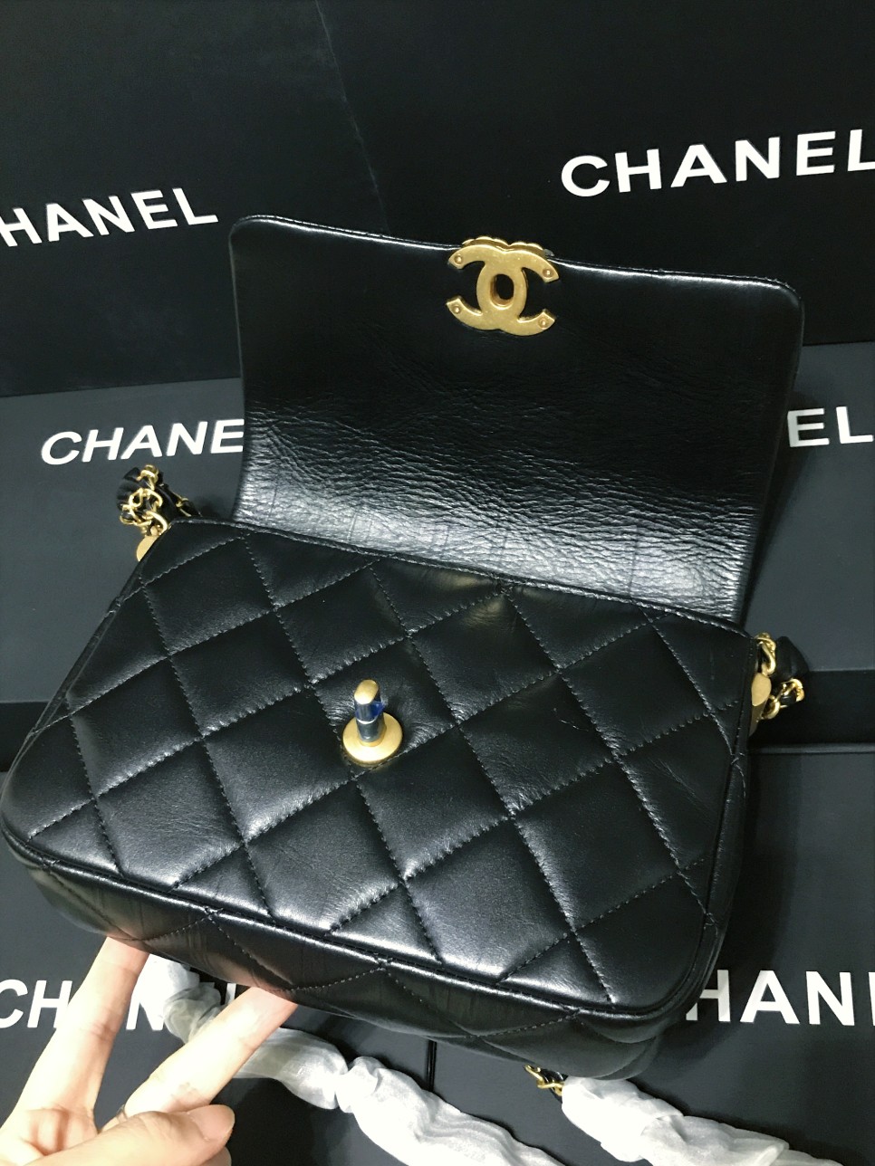 Chanel 升级版型号:AS6223简介: 质量 之作 华丽与气质的前沿 是你意想不到的尊贵