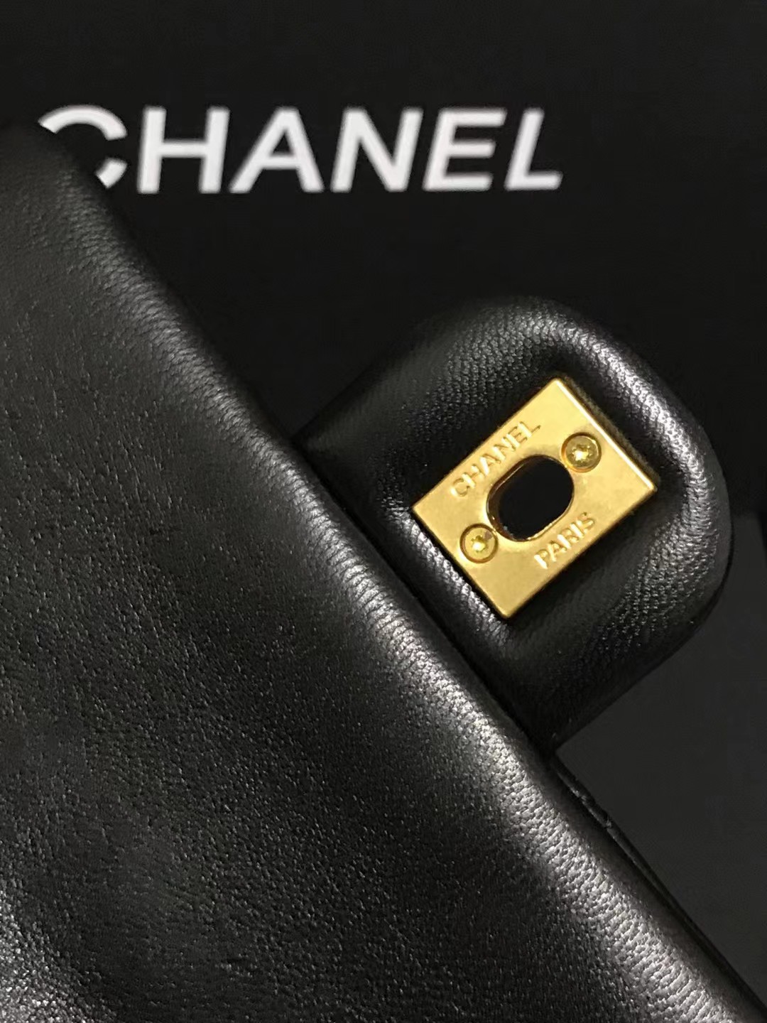 Chanel 升级版cf方胖子珍珠型号:AS4384简介: 质量 之作 华丽与气质的前沿 是你意想不到的尊贵
