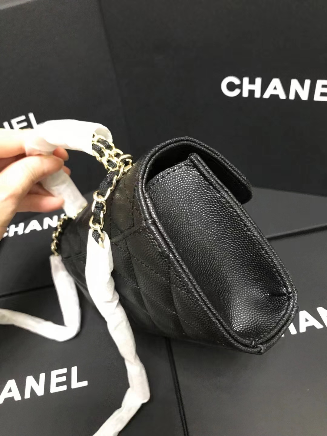Chanel 升级版手柄型号:AS6146简介: 质量 之作 华丽与气质的前沿 是你意想不到的尊贵