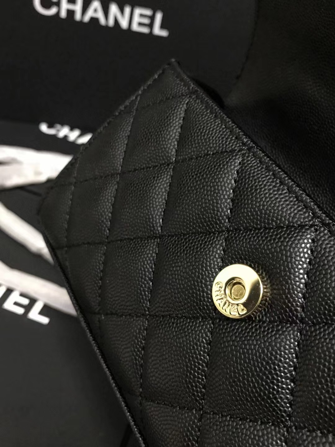Chanel 升级版手柄型号:AS6146简介: 质量 之作 华丽与气质的前沿 是你意想不到的尊贵