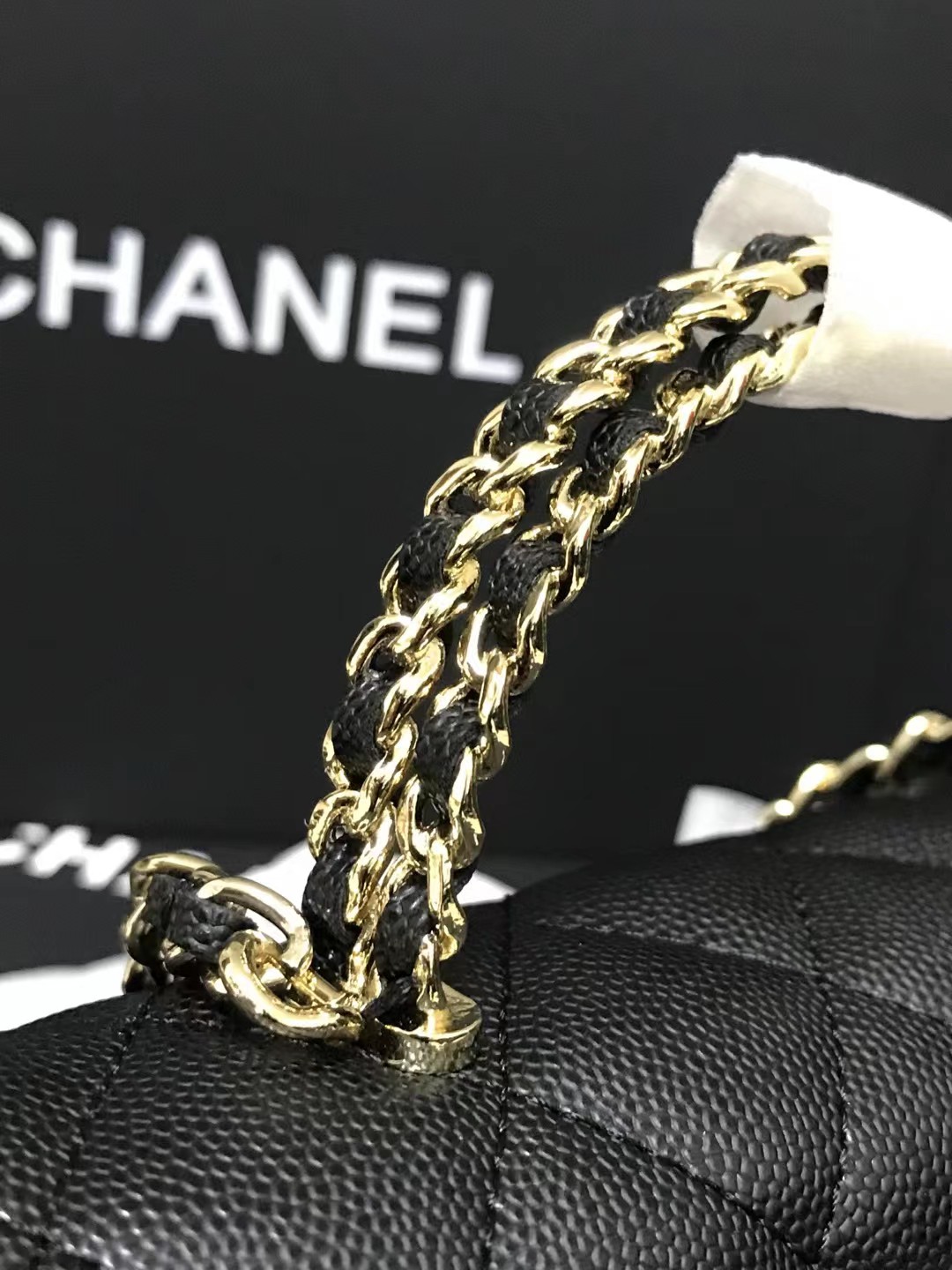 Chanel 升级版手柄型号:AS6146简介: 质量 之作 华丽与气质的前沿 是你意想不到的尊贵