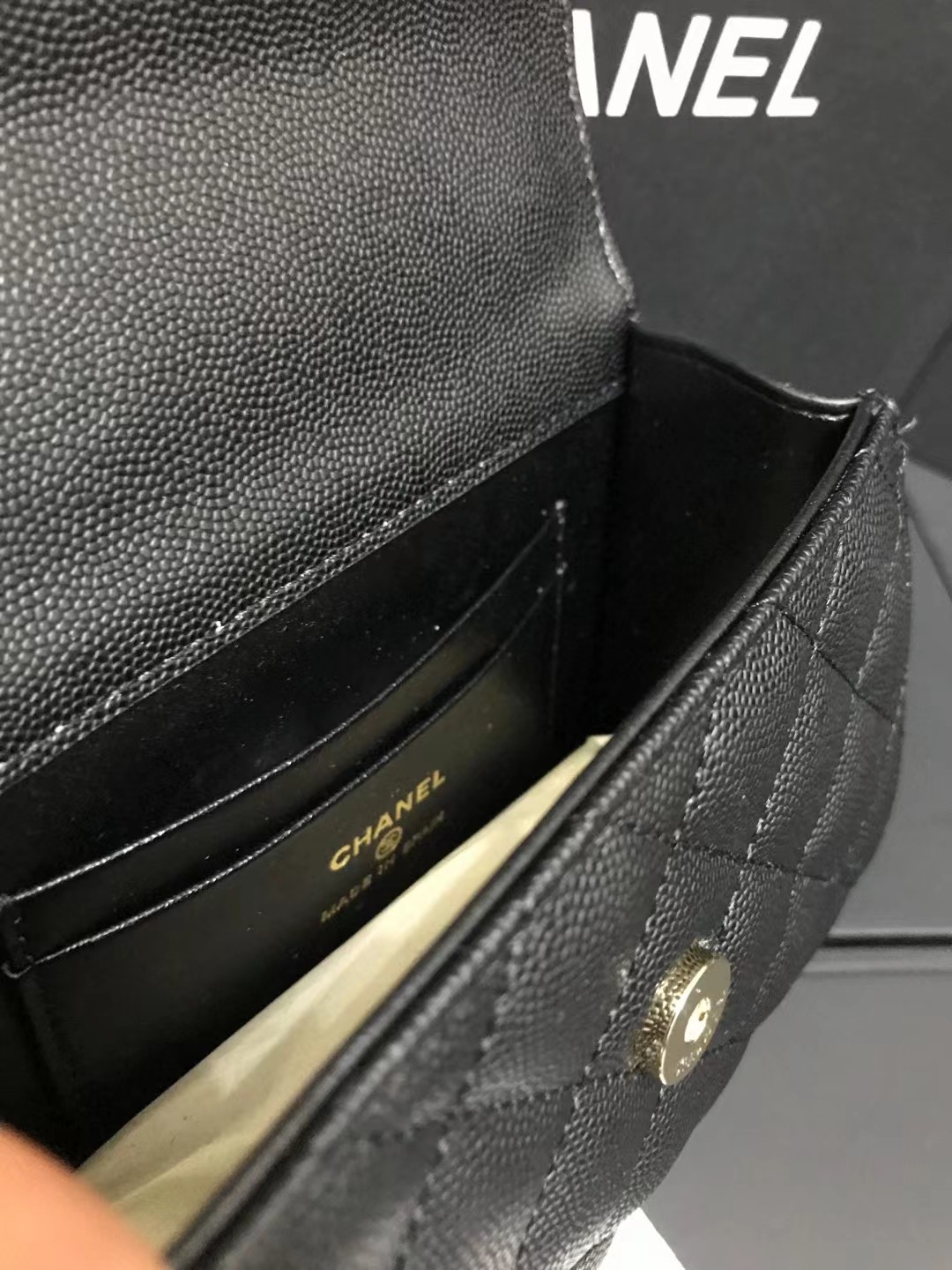 Chanel 升级版手柄型号:AS3237简介: 质量 之作 华丽与气质的前沿 是你意想不到的尊贵
