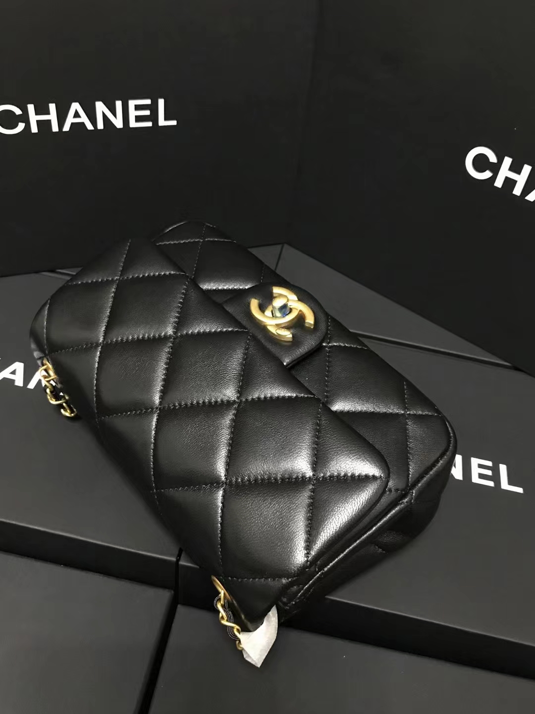 Chanel 升级版cf方胖子型号:4861 之作 华丽与气质的前沿 是你意想不到的尊贵 皮种: 进口牛皮
