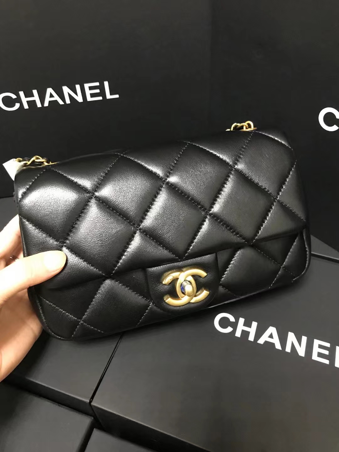 Chanel 升级版cf方胖子型号:4861 之作 华丽与气质的前沿 是你意想不到的尊贵 皮种: 进口牛皮