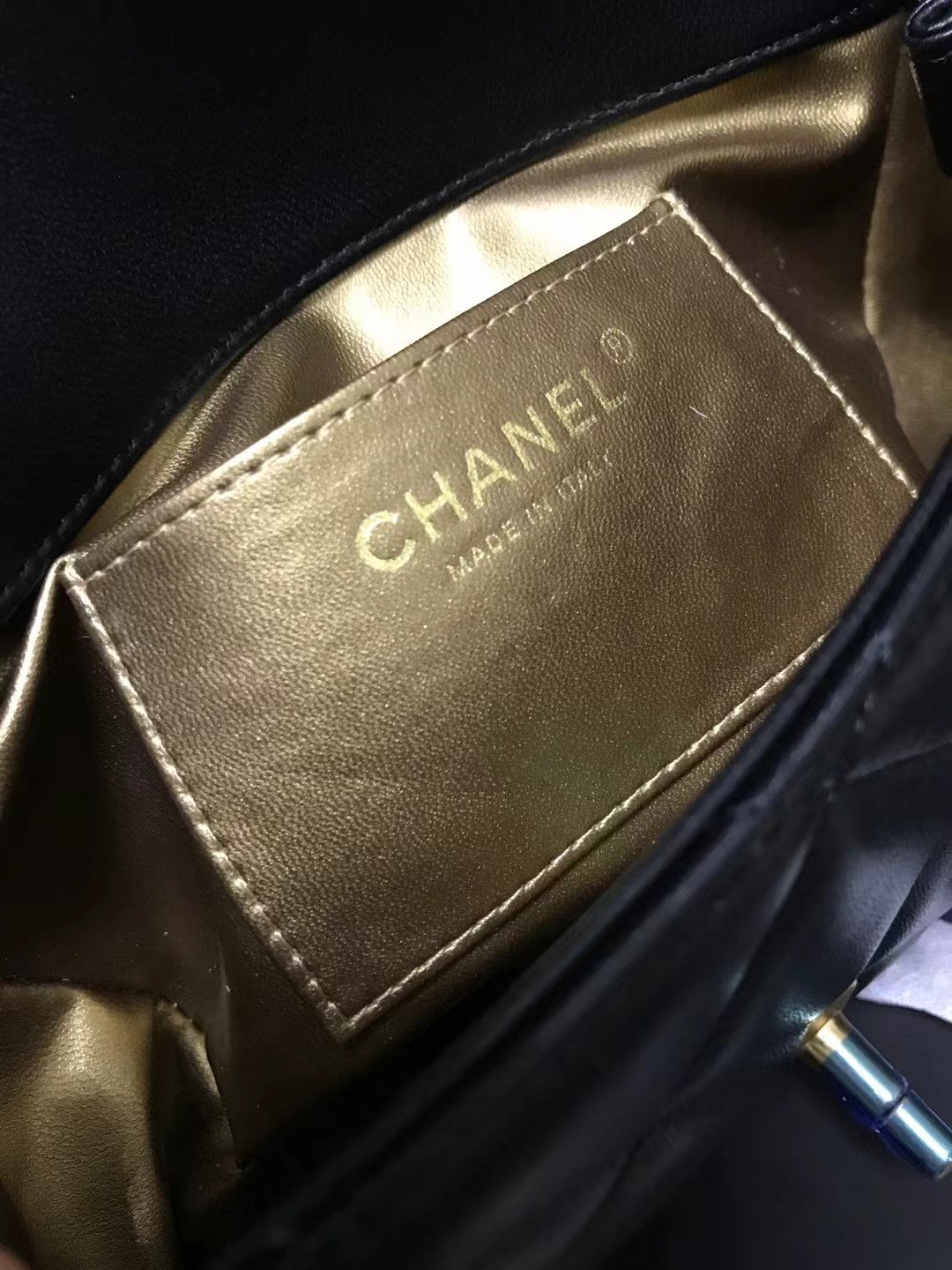 Chanel 升级版cf方胖子型号:4861 之作 华丽与气质的前沿 是你意想不到的尊贵 皮种: 进口牛皮