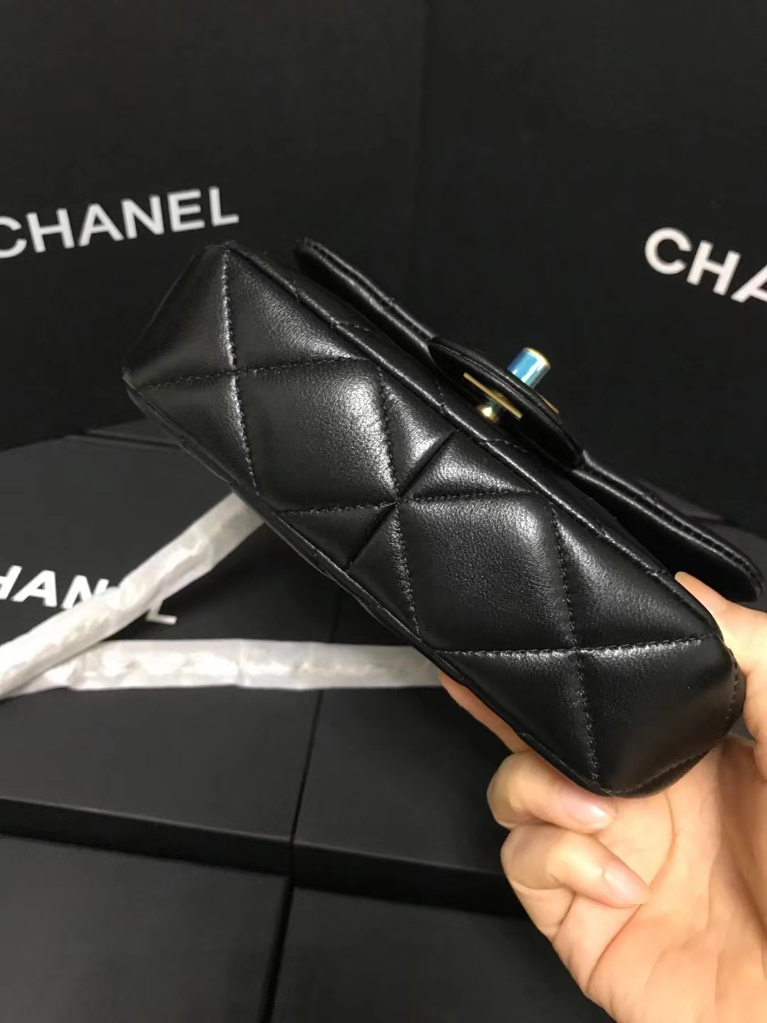 Chanel 升级版cf方胖子型号:4868简介:普通质量 之作 华丽与气质的前沿 是你意想不到的尊贵