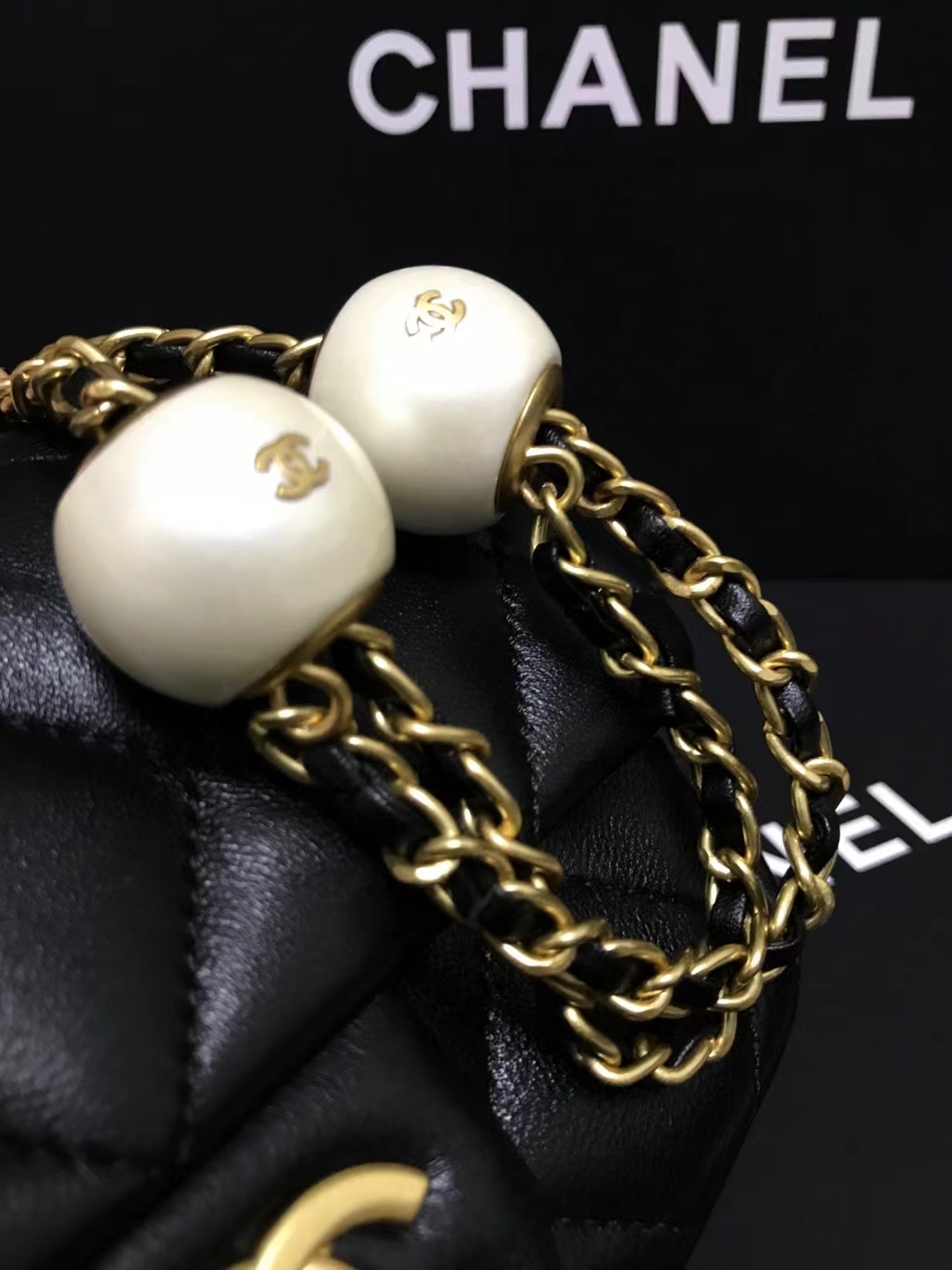 Chanel 升级版cf方胖子型号:4868简介:普通质量 之作 华丽与气质的前沿 是你意想不到的尊贵