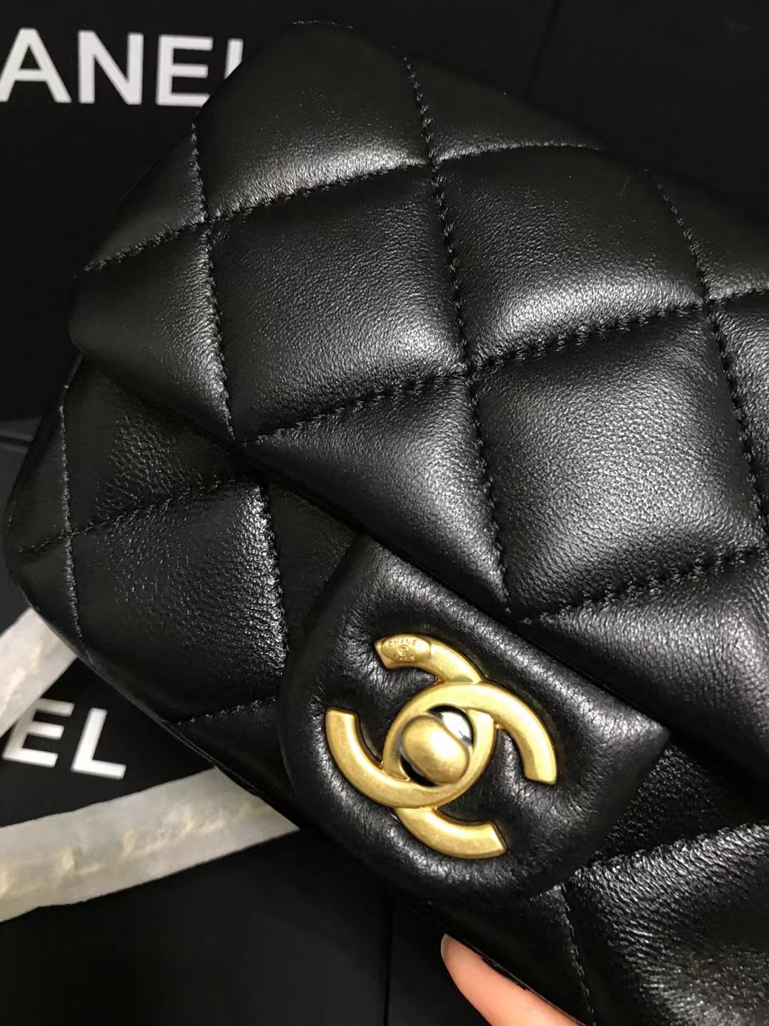 Chanel 升级版cf方胖子型号:4868简介:普通质量 之作 华丽与气质的前沿 是你意想不到的尊贵