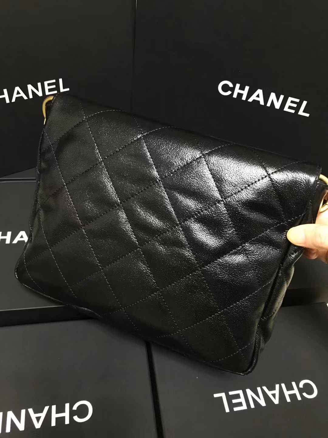 Chanel 升级版邮差腋下包型号:AS4743简介: 质量 之作 华丽与气质的前沿 是你意想不到的尊贵
