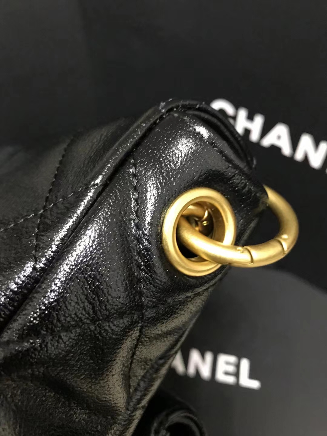 Chanel 升级版邮差腋下包型号:AS4743简介: 质量 之作 华丽与气质的前沿 是你意想不到的尊贵