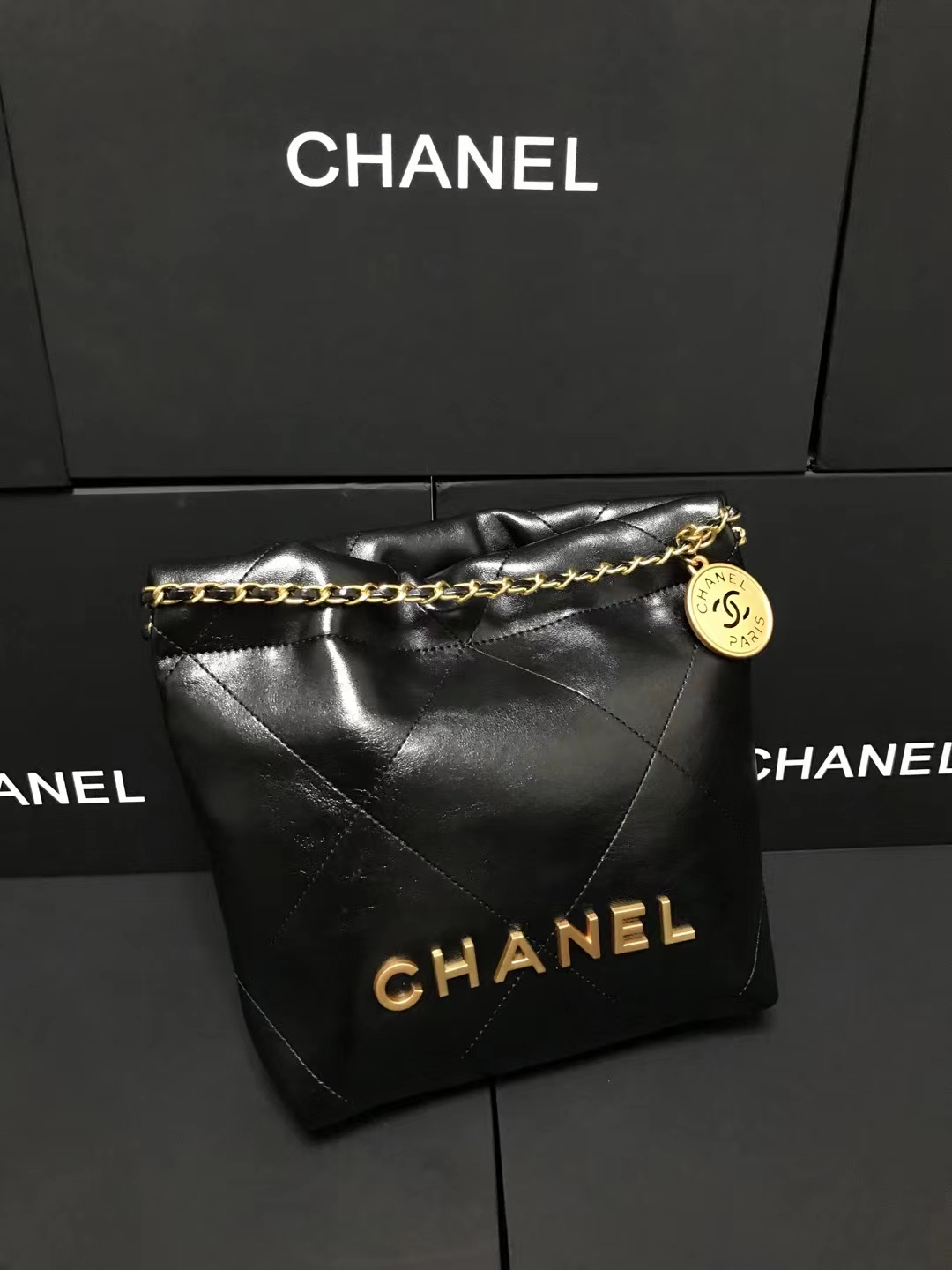 Chanel 升级版迷你小香垃圾袋型号:AS3980简介: 质量 之作 华丽与气质的前沿 是你意想不到的尊贵