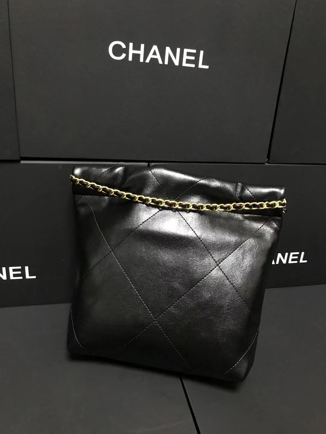 Chanel 升级版迷你小香垃圾袋型号:AS3980简介: 质量 之作 华丽与气质的前沿 是你意想不到的尊贵