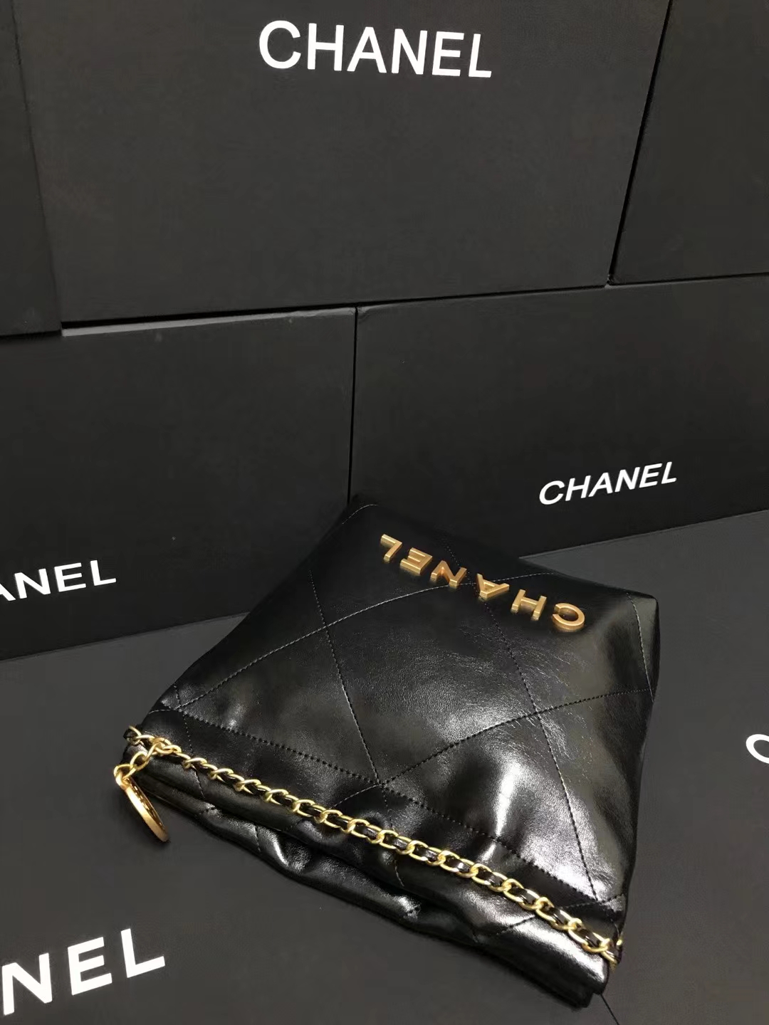 Chanel 升级版迷你小香垃圾袋型号:AS3980简介: 质量 之作 华丽与气质的前沿 是你意想不到的尊贵