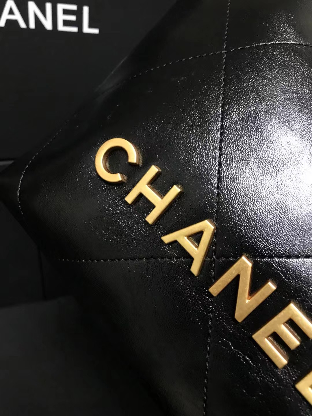 Chanel 升级版迷你小香垃圾袋型号:AS3980简介: 质量 之作 华丽与气质的前沿 是你意想不到的尊贵