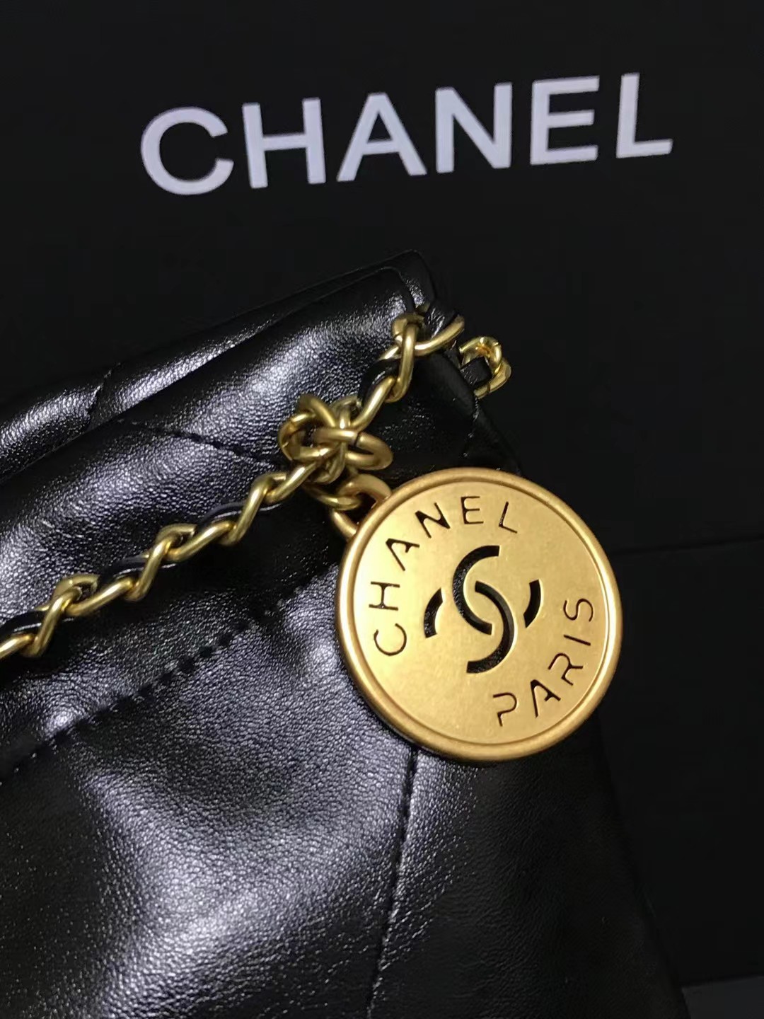 Chanel 升级版迷你小香垃圾袋型号:AS3980简介: 质量 之作 华丽与气质的前沿 是你意想不到的尊贵