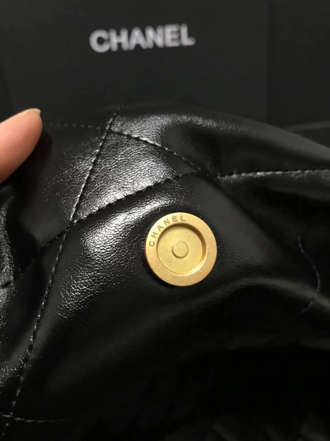 Chanel 小号升级版垃圾袋品牌型号:AS3260简介: 质量 之作 华丽与气质的前沿 是你意想不到的尊贵