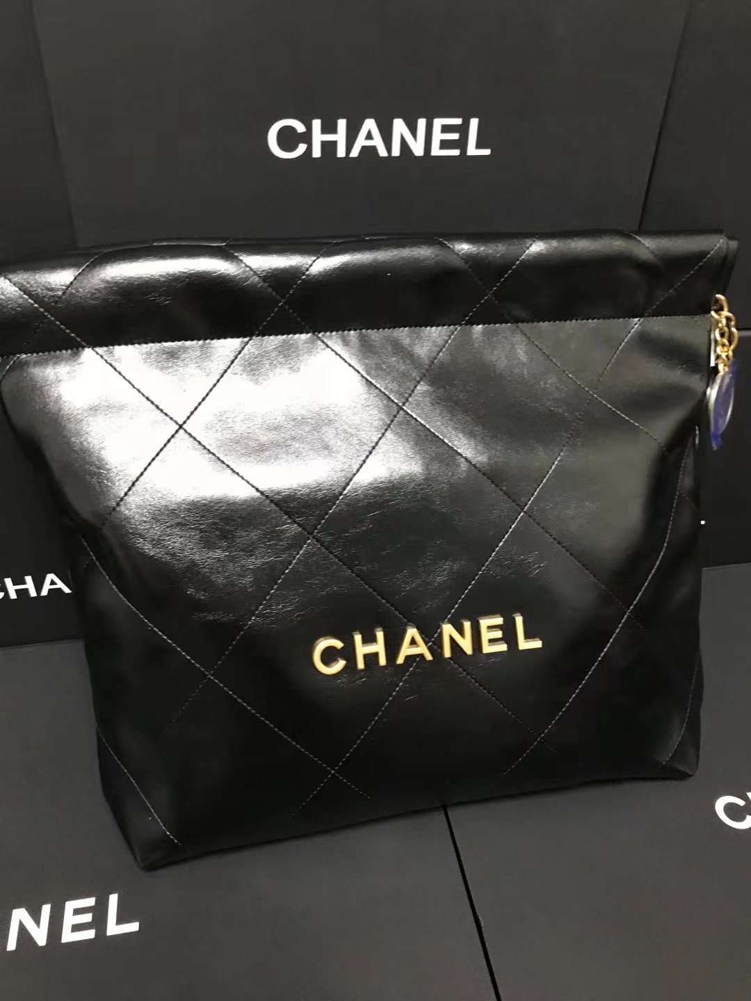 Chanel 小号升级版垃圾袋品牌型号:AS3260简介: 质量 之作 华丽与气质的前沿 是你意想不到的尊贵