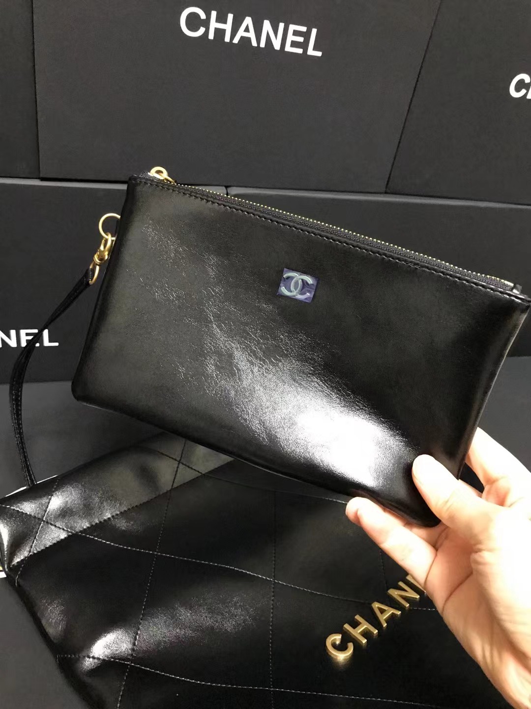 Chanel 小号升级版垃圾袋品牌型号:AS3260简介: 质量 之作 华丽与气质的前沿 是你意想不到的尊贵