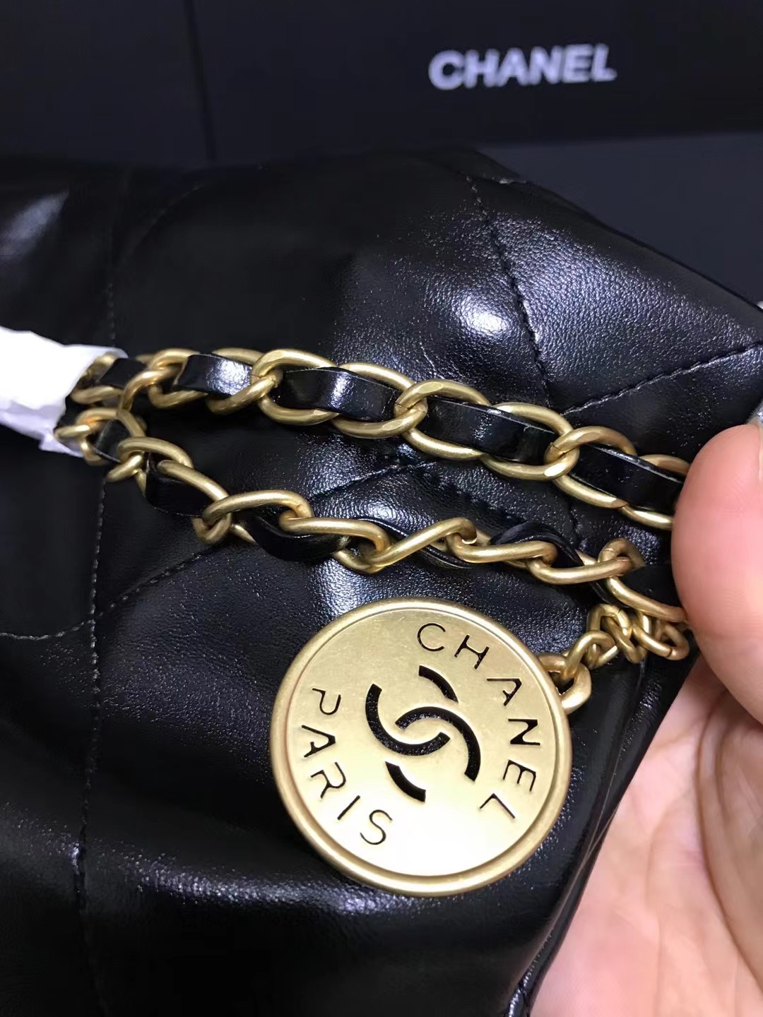 Chanel 小号升级版垃圾袋品牌型号:AS3260简介: 质量 之作 华丽与气质的前沿 是你意想不到的尊贵
