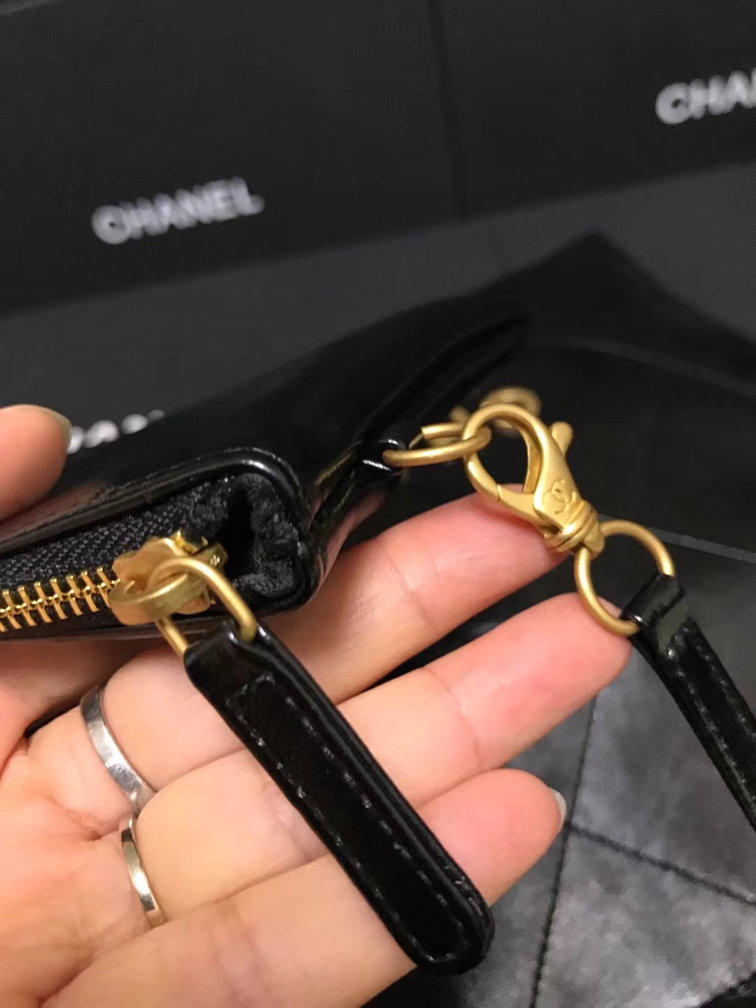 Chanel 小号升级版垃圾袋品牌型号:AS3260简介: 质量 之作 华丽与气质的前沿 是你意想不到的尊贵