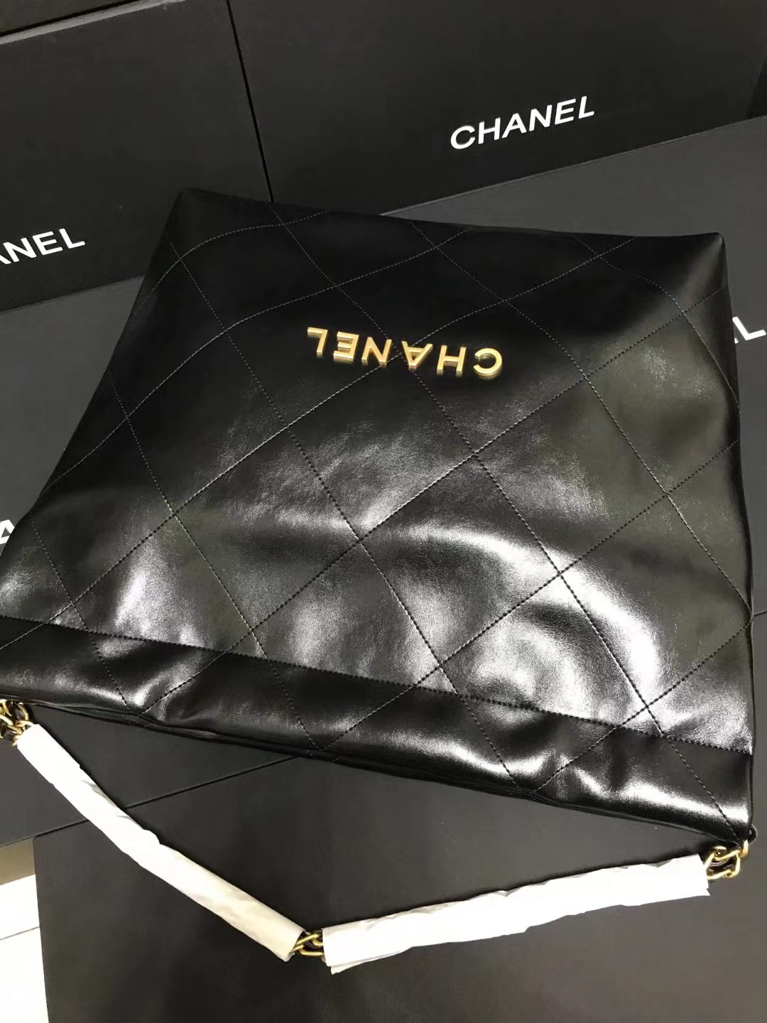 Chanel 大号升级版垃圾袋型号:AS3261简介: 质量 之作 华丽与气质的前沿 是你意想不到的尊贵