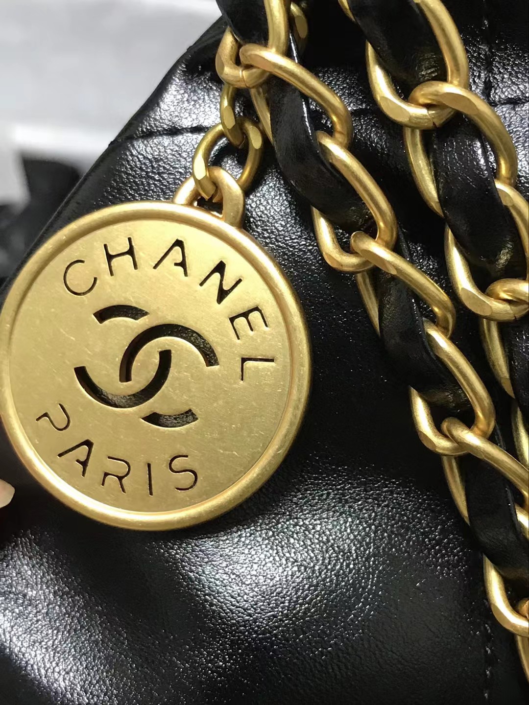 Chanel 大号升级版垃圾袋型号:AS3261简介: 质量 之作 华丽与气质的前沿 是你意想不到的尊贵