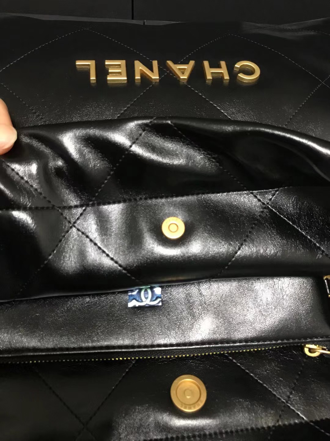 Chanel 大号升级版垃圾袋型号:AS3261简介: 质量 之作 华丽与气质的前沿 是你意想不到的尊贵