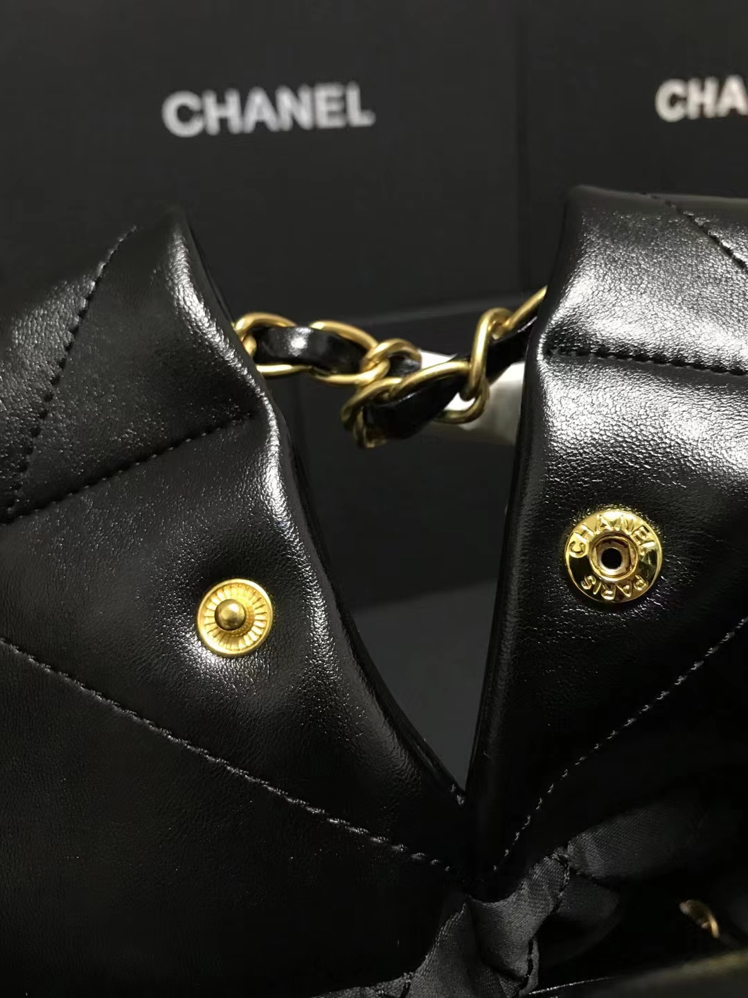 Chanel 大号升级版垃圾袋型号:AS3261简介: 质量 之作 华丽与气质的前沿 是你意想不到的尊贵