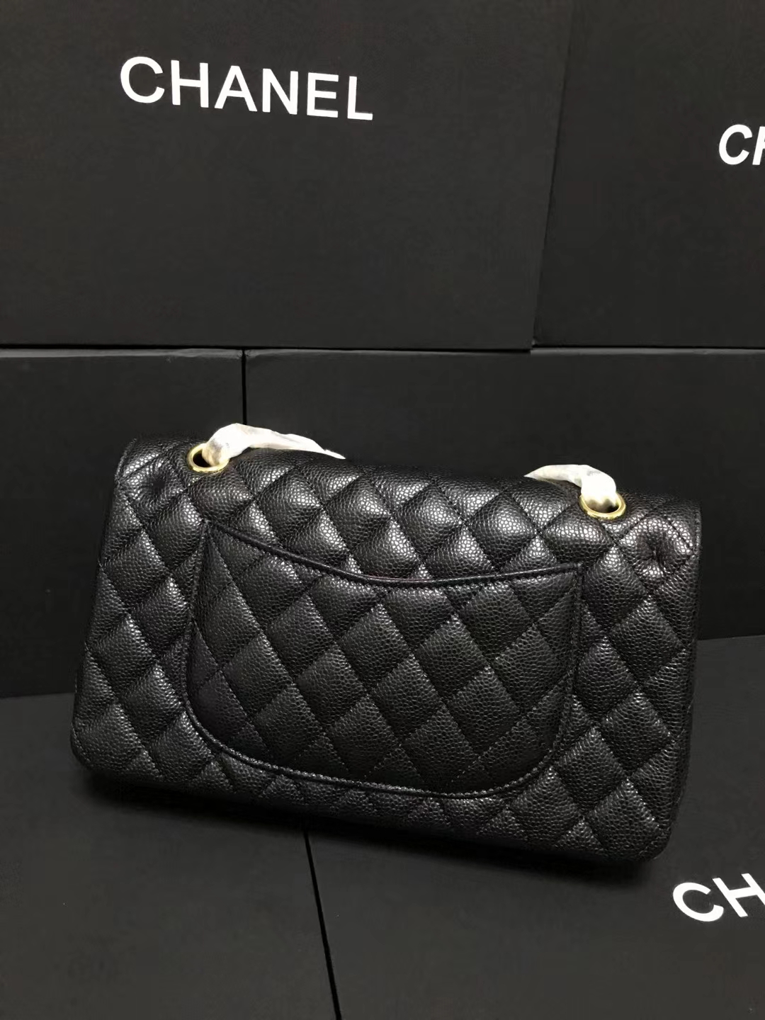 Chanel 升级版CF型号:AS1112简介: 质量 之作 华丽与气质的前沿 是你意想不到的尊贵