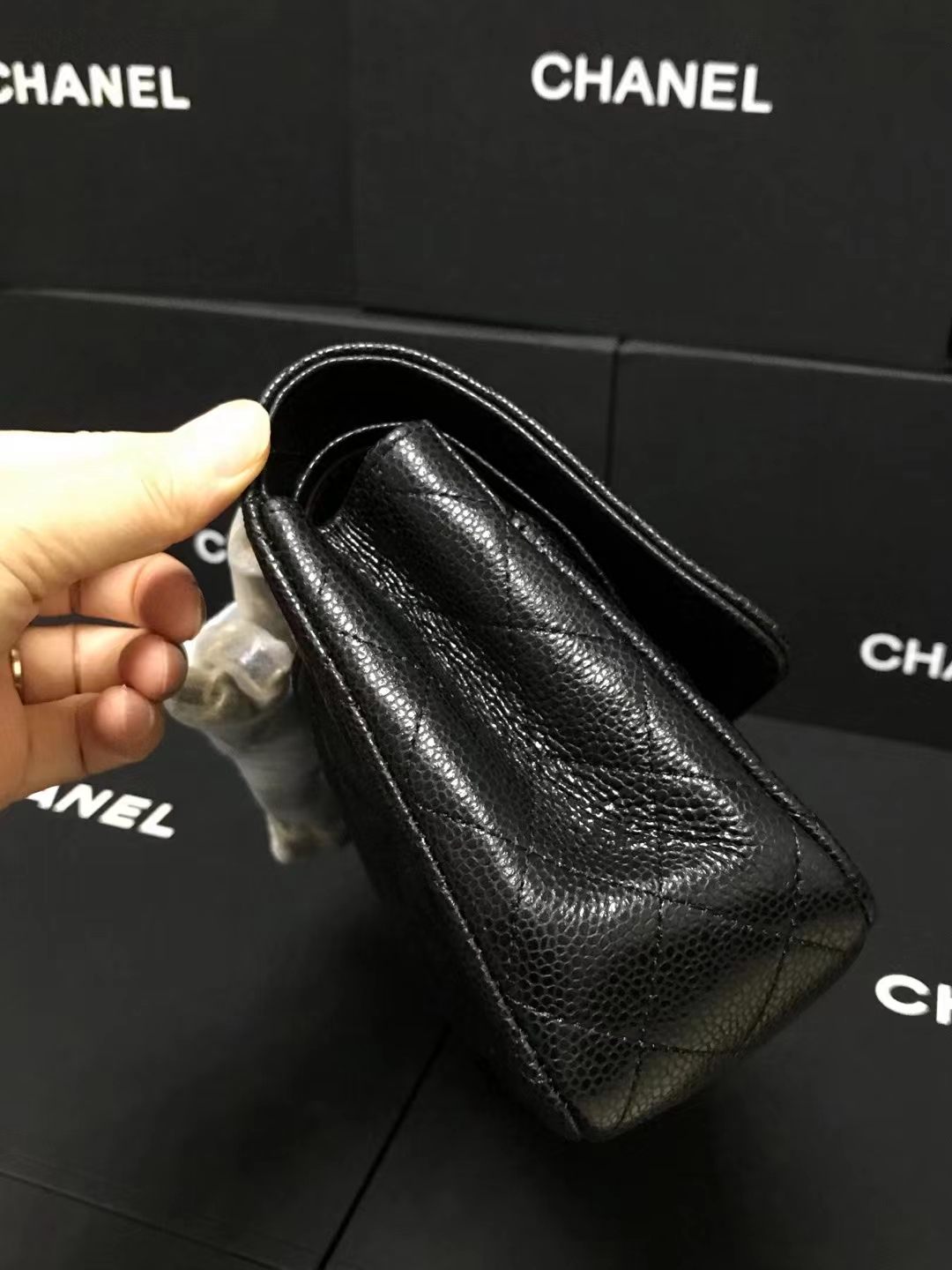 Chanel 升级版CF型号:AS1112简介: 质量 之作 华丽与气质的前沿 是你意想不到的尊贵