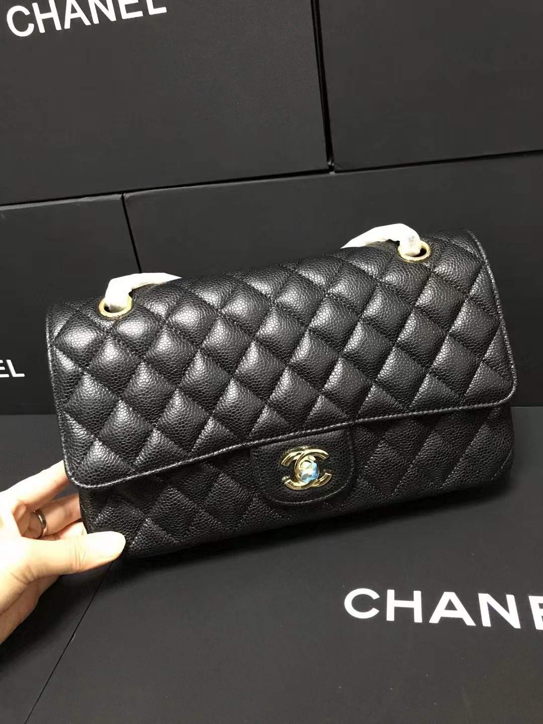 Chanel 升级版CF型号:AS1112简介: 质量 之作 华丽与气质的前沿 是你意想不到的尊贵