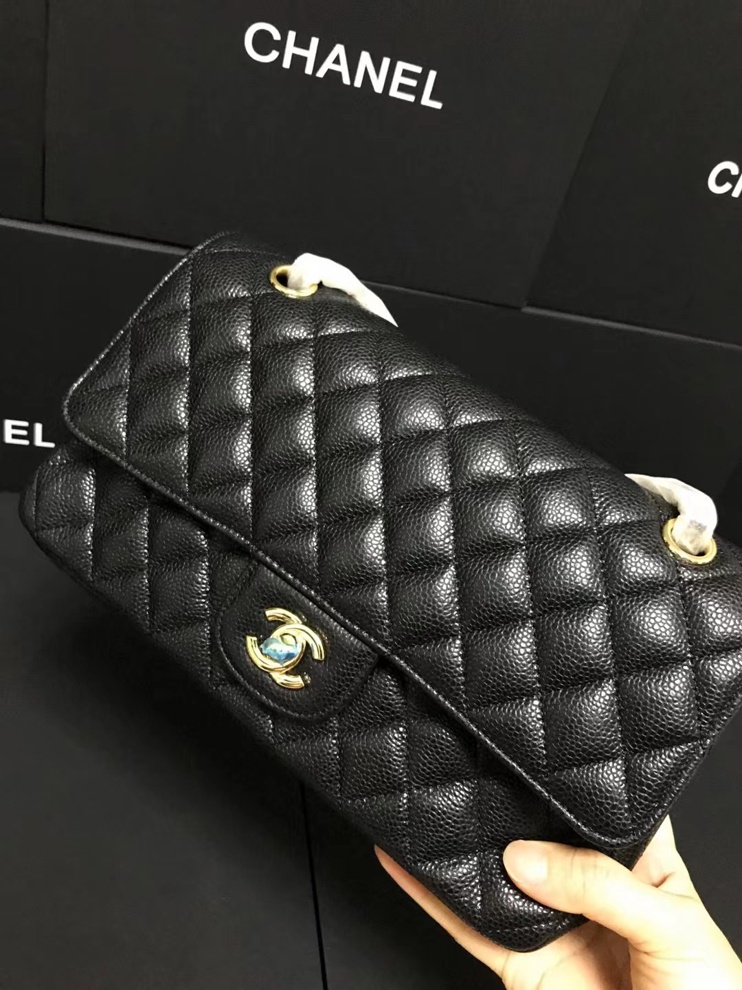 Chanel 升级版CF型号:AS1112简介: 质量 之作 华丽与气质的前沿 是你意想不到的尊贵