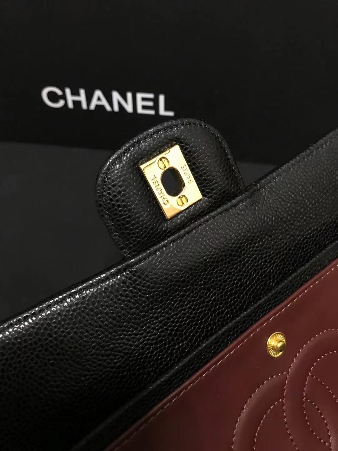 Chanel 升级版CF型号:AS1112简介: 质量 之作 华丽与气质的前沿 是你意想不到的尊贵
