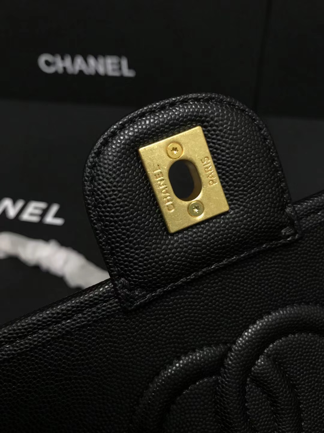 Chanel 升级版型号:AS3653简介: 质量 之作 华丽与气质的前沿 是你意想不到的尊贵