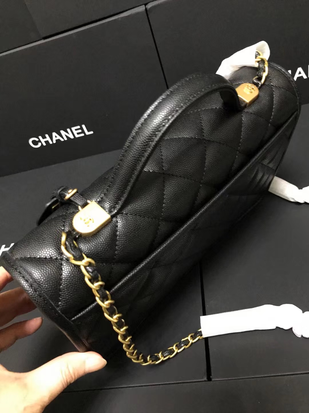 Chanel 升级版型号:AS3653简介: 质量 之作 华丽与气质的前沿 是你意想不到的尊贵