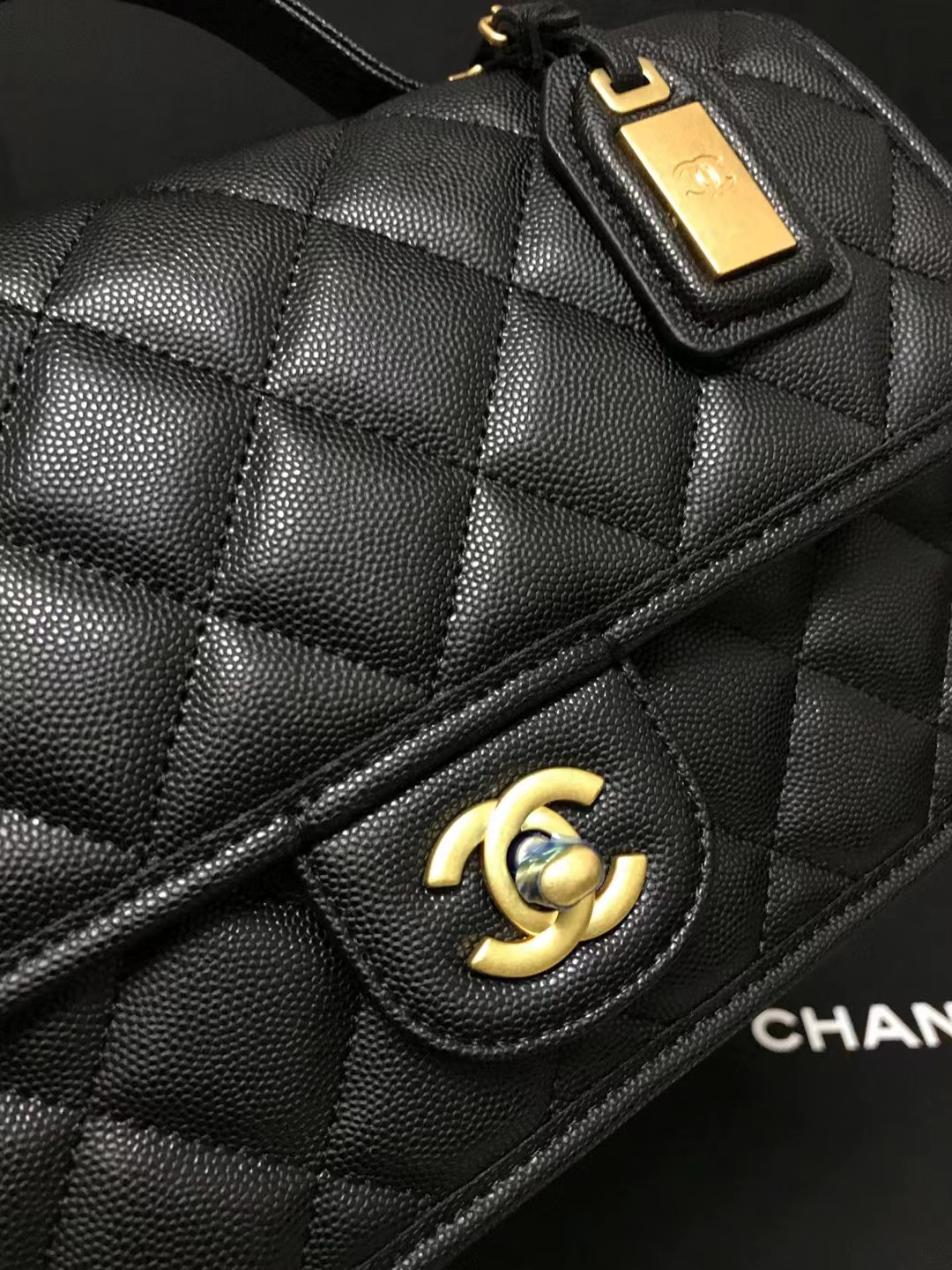 Chanel 升级版型号:AS3653简介: 质量 之作 华丽与气质的前沿 是你意想不到的尊贵