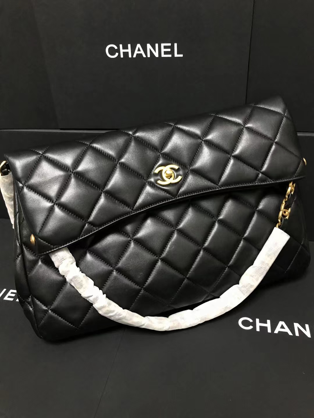 Chanel 升级版型号:AS4736简介: 质量 之作 华丽与气质的前沿 是你意想不到的尊贵