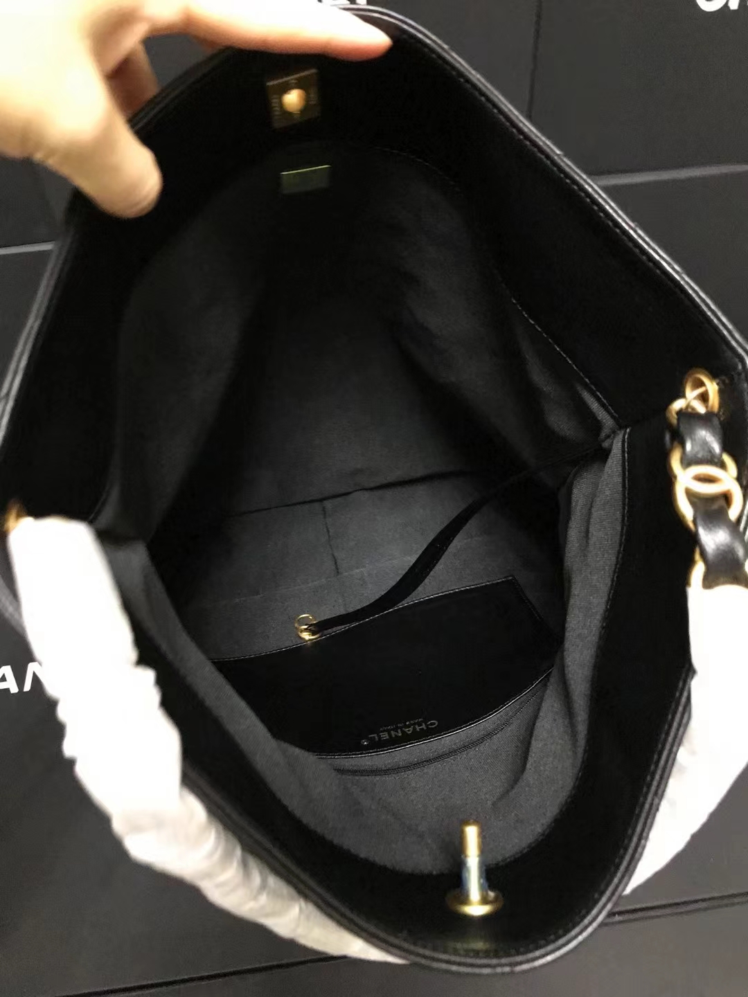 Chanel 升级版型号:AS4736简介: 质量 之作 华丽与气质的前沿 是你意想不到的尊贵