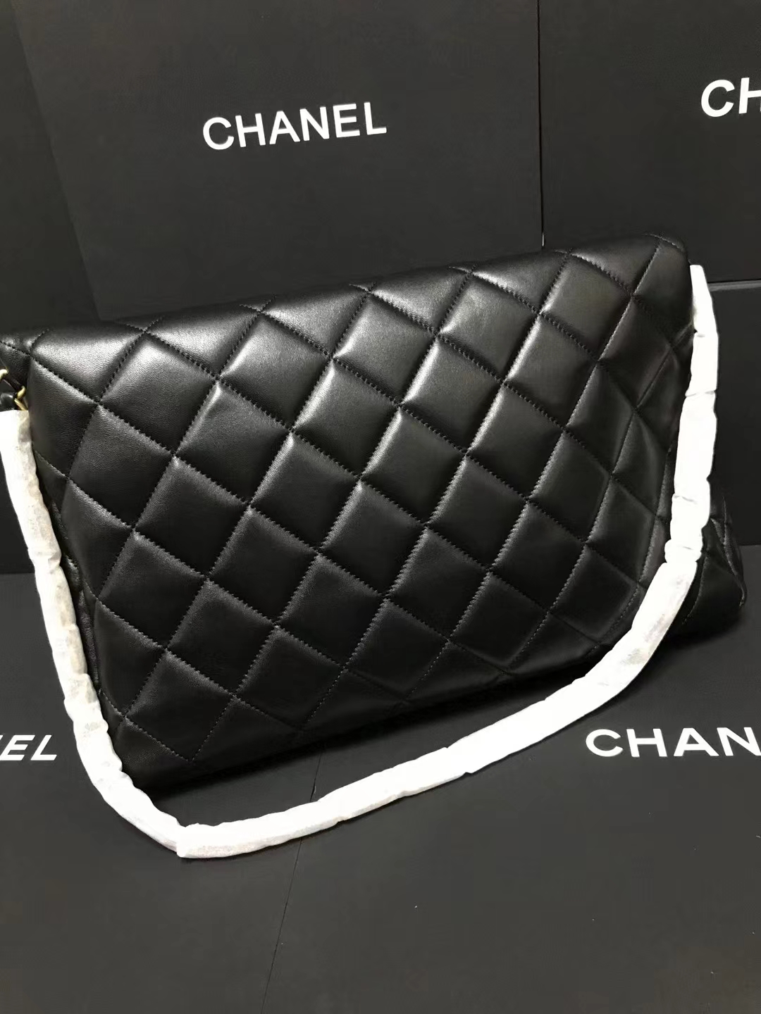 Chanel 升级版型号:AS4736简介: 质量 之作 华丽与气质的前沿 是你意想不到的尊贵