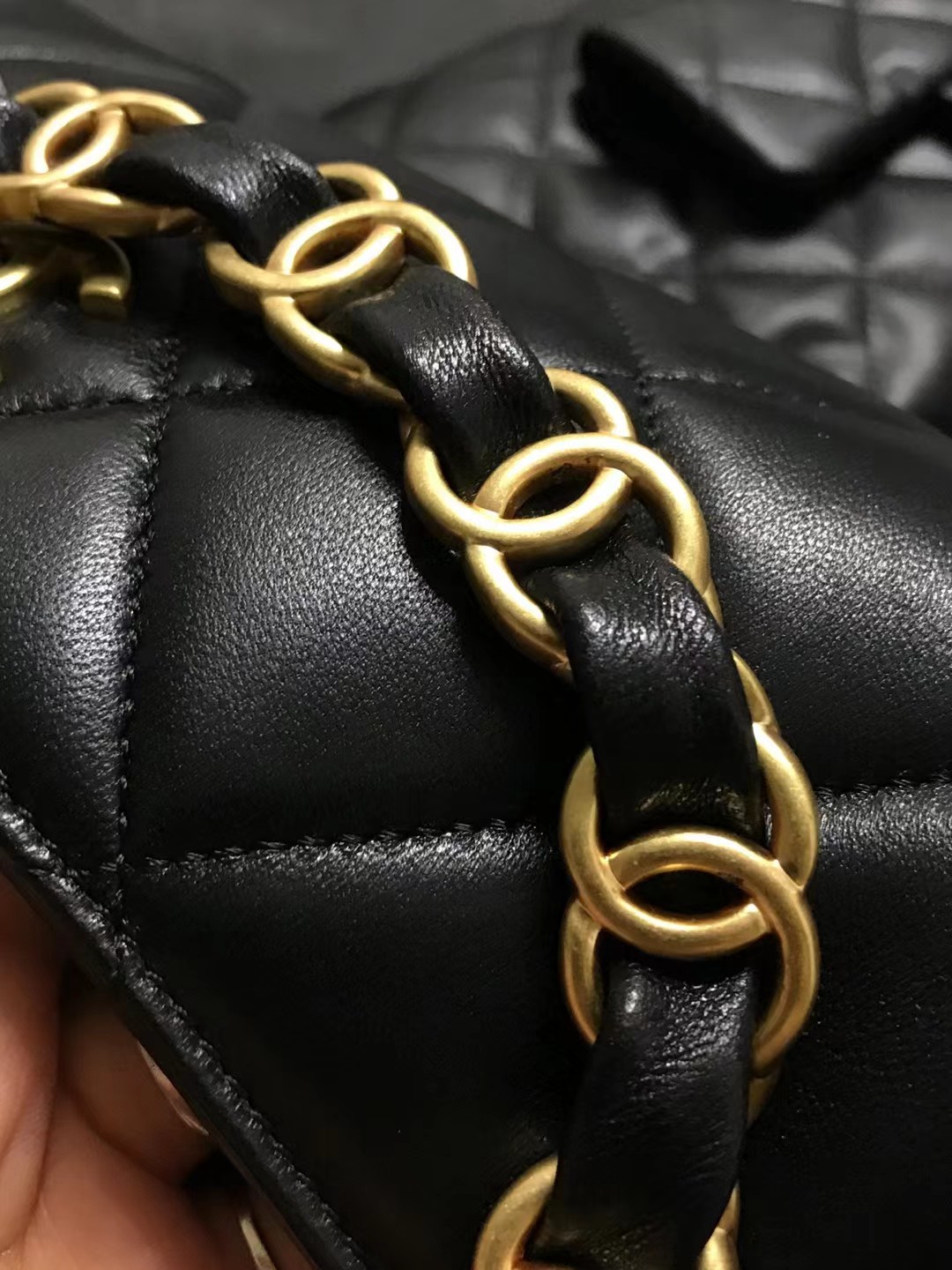 Chanel 升级版型号:AS4736简介: 质量 之作 华丽与气质的前沿 是你意想不到的尊贵
