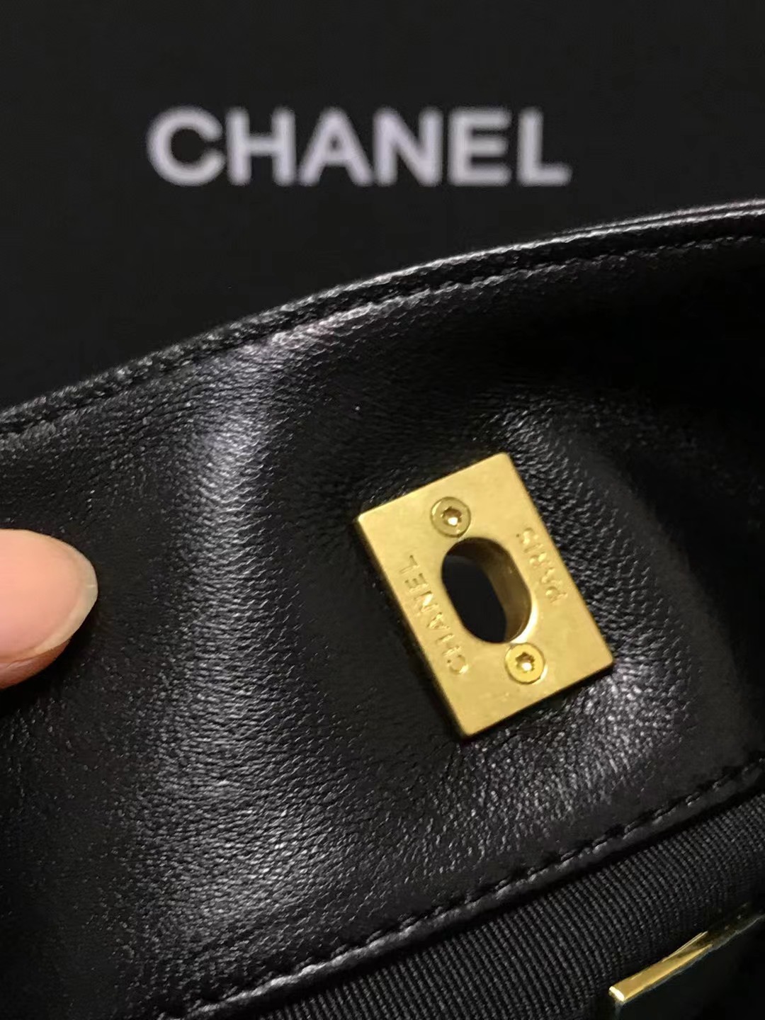 Chanel 升级版型号:AS4736简介: 质量 之作 华丽与气质的前沿 是你意想不到的尊贵