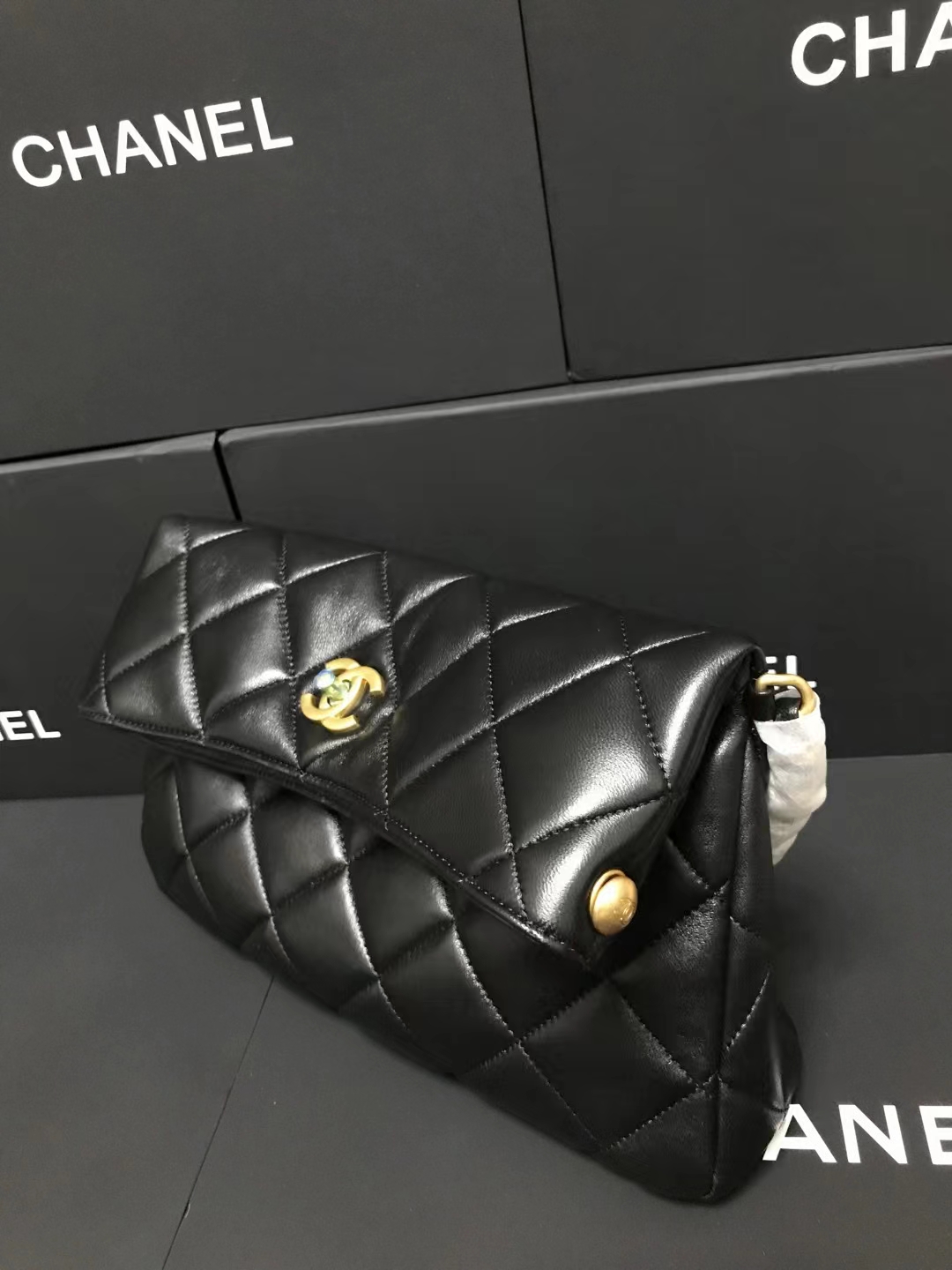 Chanel 升级版型号:AS4754简介: 质量 之作 华丽与气质的前沿 是你意想不到的尊贵