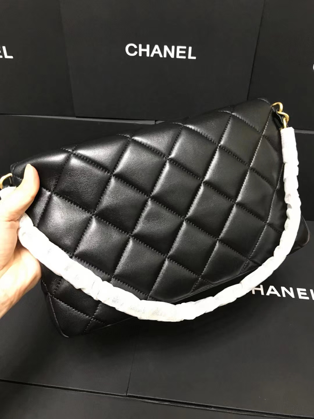 Chanel 升级版型号:AS4754简介: 质量 之作 华丽与气质的前沿 是你意想不到的尊贵