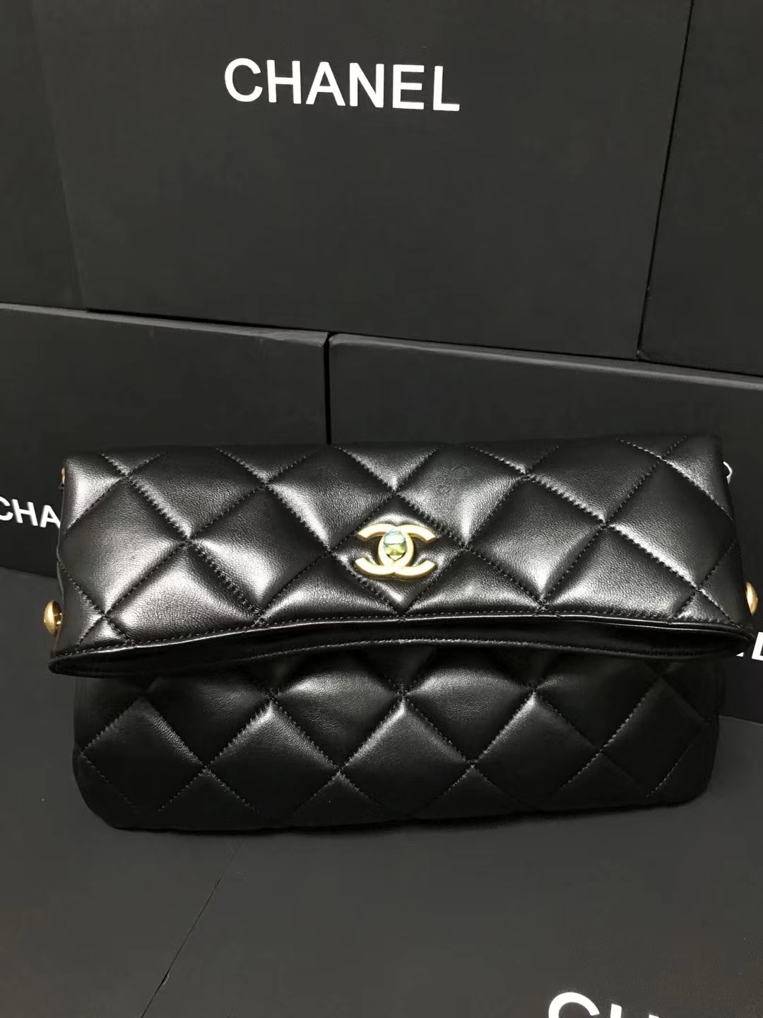 Chanel 升级版型号:AS4754简介: 质量 之作 华丽与气质的前沿 是你意想不到的尊贵