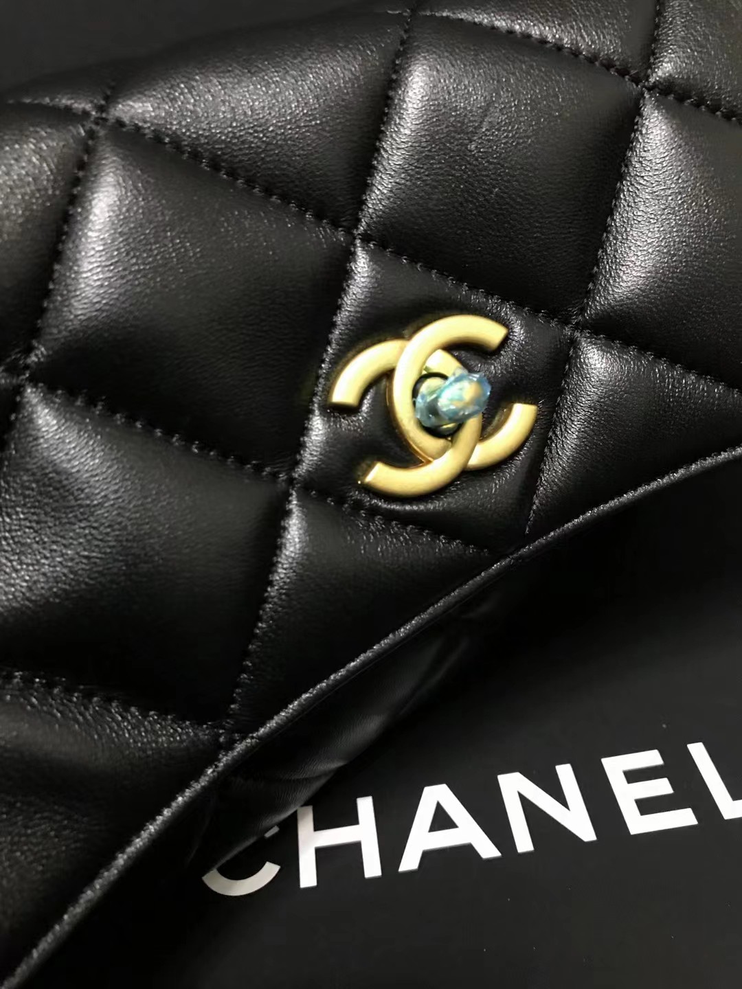 Chanel 升级版型号:AS4754简介: 质量 之作 华丽与气质的前沿 是你意想不到的尊贵