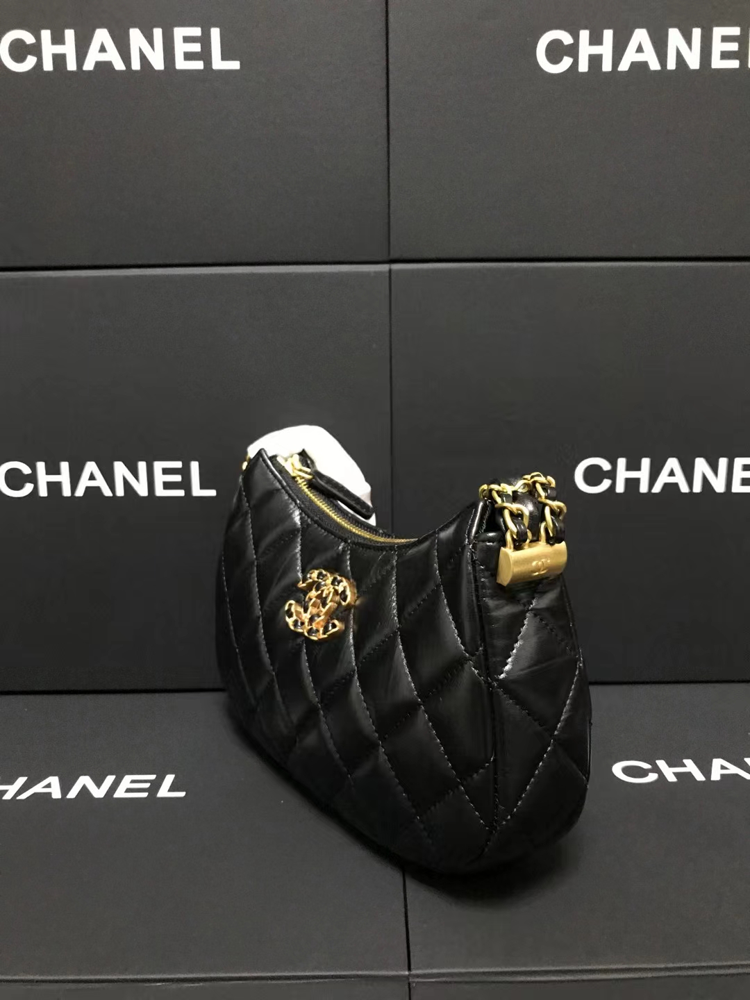 Chanel 升级版小香型号:AS3647简介: 质量 之作 华丽与气质的前沿 是你意想不到的尊贵