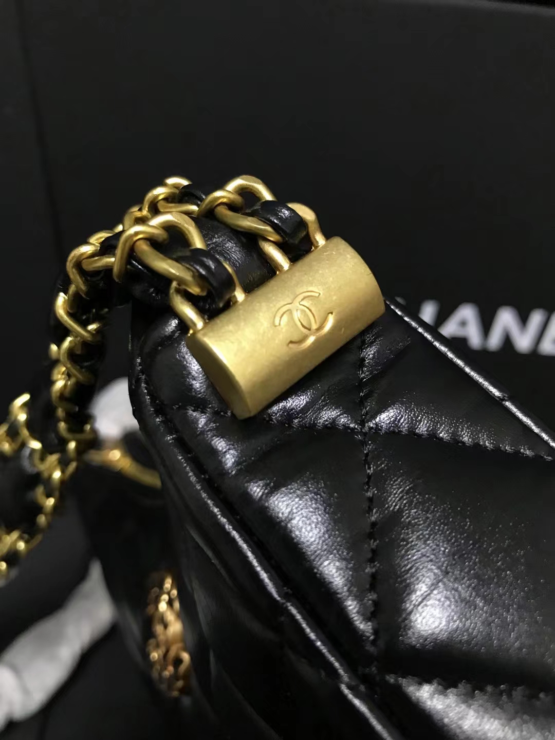 Chanel 升级版小香型号:AS3647简介: 质量 之作 华丽与气质的前沿 是你意想不到的尊贵